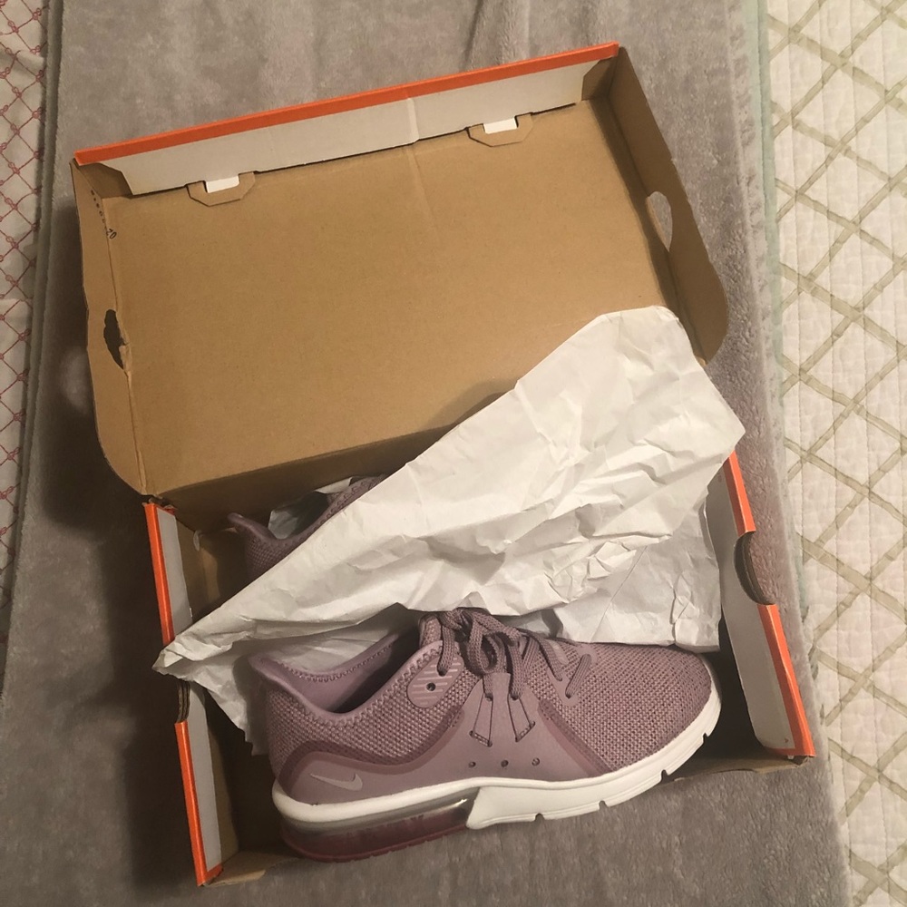 😇😇😇SOLD😇😇😇BRAND NEW IN BOX NIKE AIR MAX